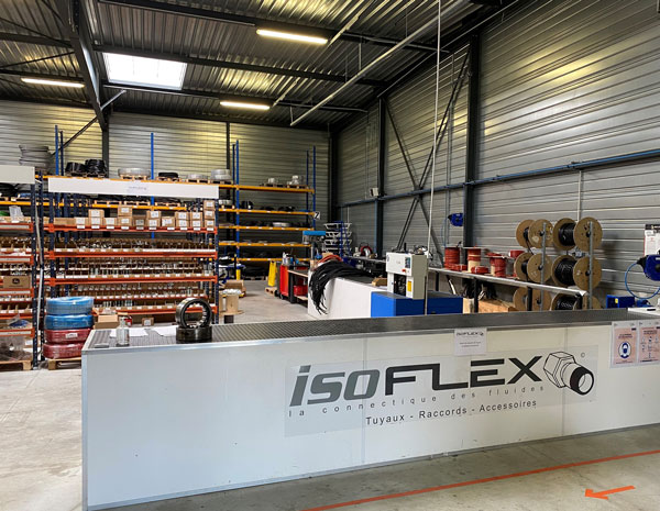 Comptoir de l'agence Isoflex Orléans - région Centre pour la vente et l'assemblage de tuyaux et raccords hydrauliques et industriels